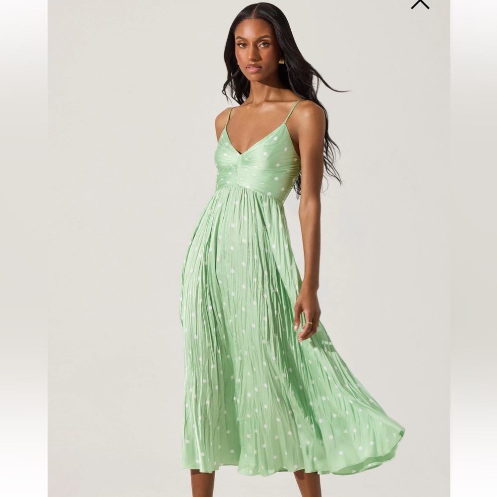 ASTR MAEVE PLEATED DRESS